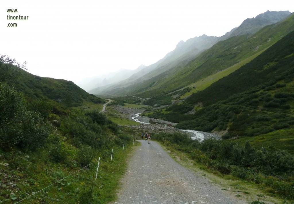 silvretta-2012-tag1-P1030219 Blick dem Tal entlang Richtung Heidelberger Hütte