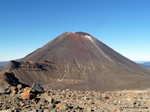 weltreise-2013-04-neuseeland-06-tongariro_10-P1050917 Mt. Ngauruhoe im Tongariro Nationalpark (Neuseeland)